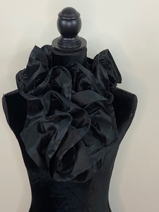 Ruffle Collar - Black Rose